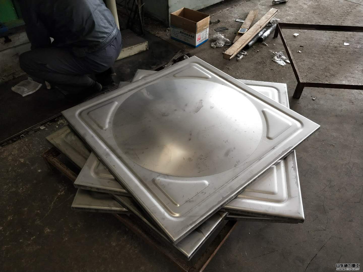 模压成型的不锈钢水箱板