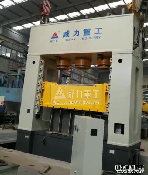 框架式油压机加工车间