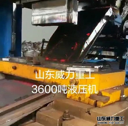 电梯配重块热压现场